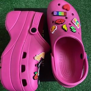 Cape Robin Platform Crocs w/ Pins